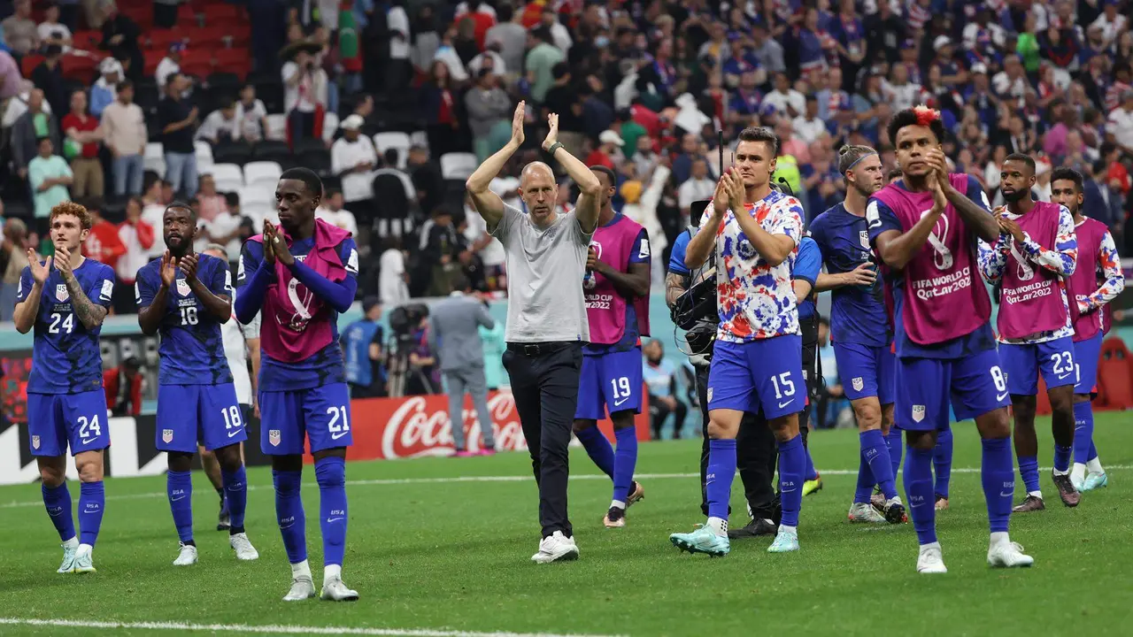 Imagen de archivo del entrenador Gregg Berhalter (C) de EE. UU. EFE/EPA/Ali Haider