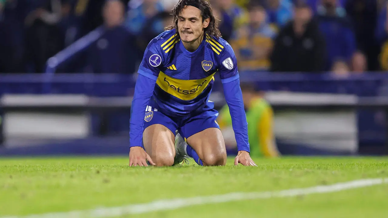 Fotograf&iacute;a de archivo, tomada el pasado 15 de mayo, en la que se registr&oacute; al delantero uruguayo del club argentino Boca Junior, Edinson Cavani, durante un partido de la Copa Sudamericana, en el estadio La Bombonera de Buenos Aires (Argentina). Cavani anunci&oacute; en mayo pasado su retiro de la Celeste. EFE/Juan Ignacio Roncoroni